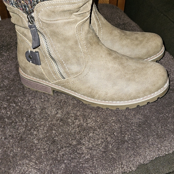 Patrizia Halvor Bootie Women's size 10, worn once, like new, excellent condition - Picture 3 of 9